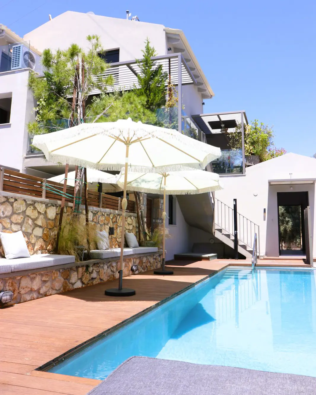 villa-pool.webp